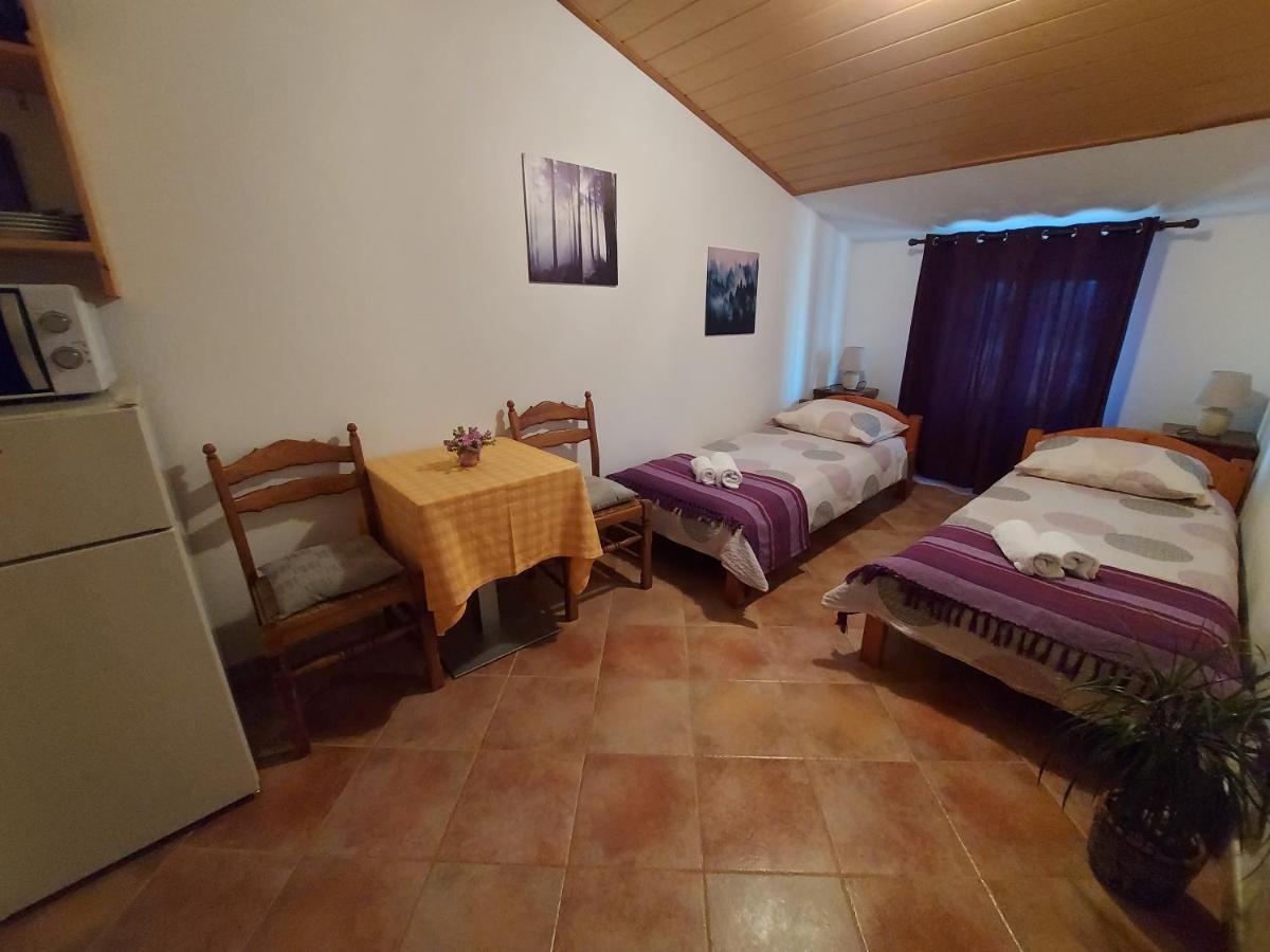 לינה וארוחת בוקר ברטוניגלה Ranch Radin מראה חיצוני תמונה