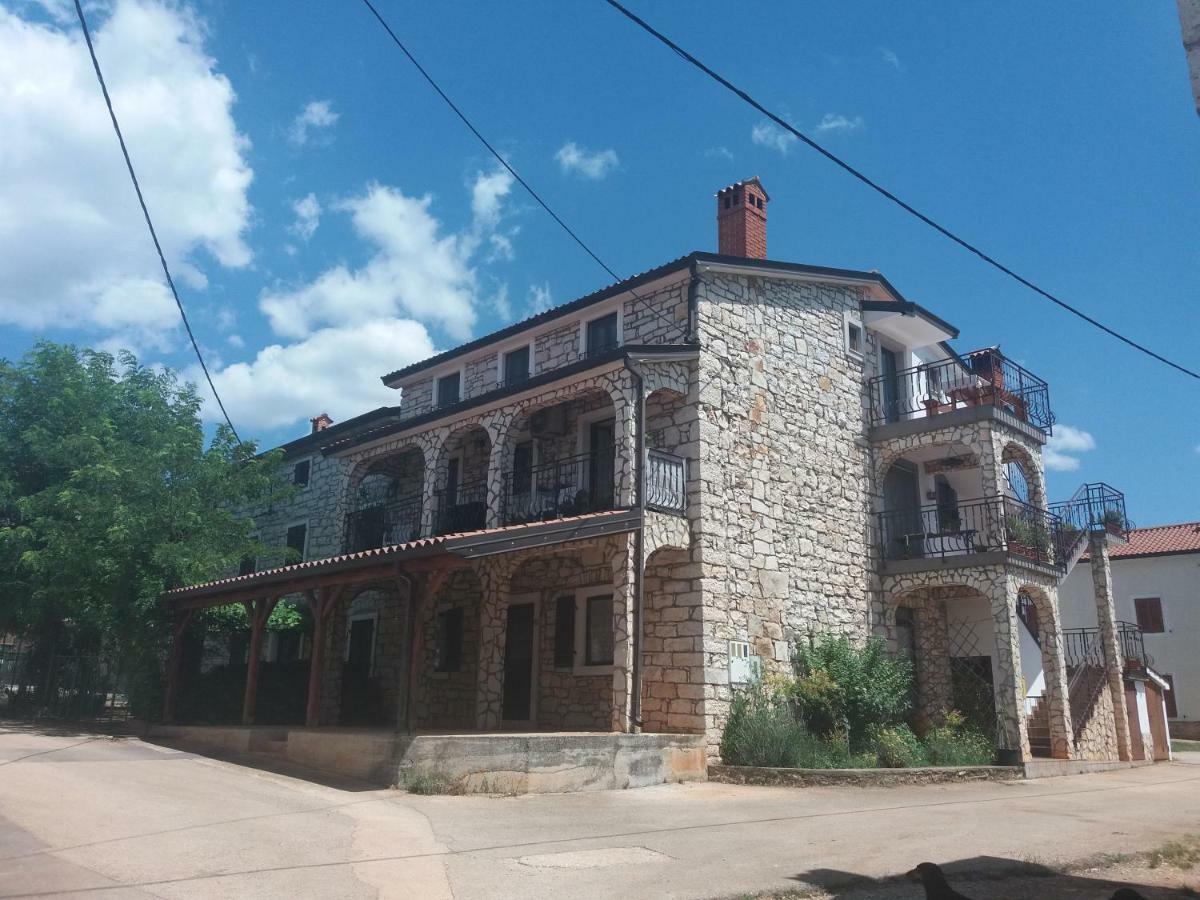 לינה וארוחת בוקר ברטוניגלה Ranch Radin מראה חיצוני תמונה