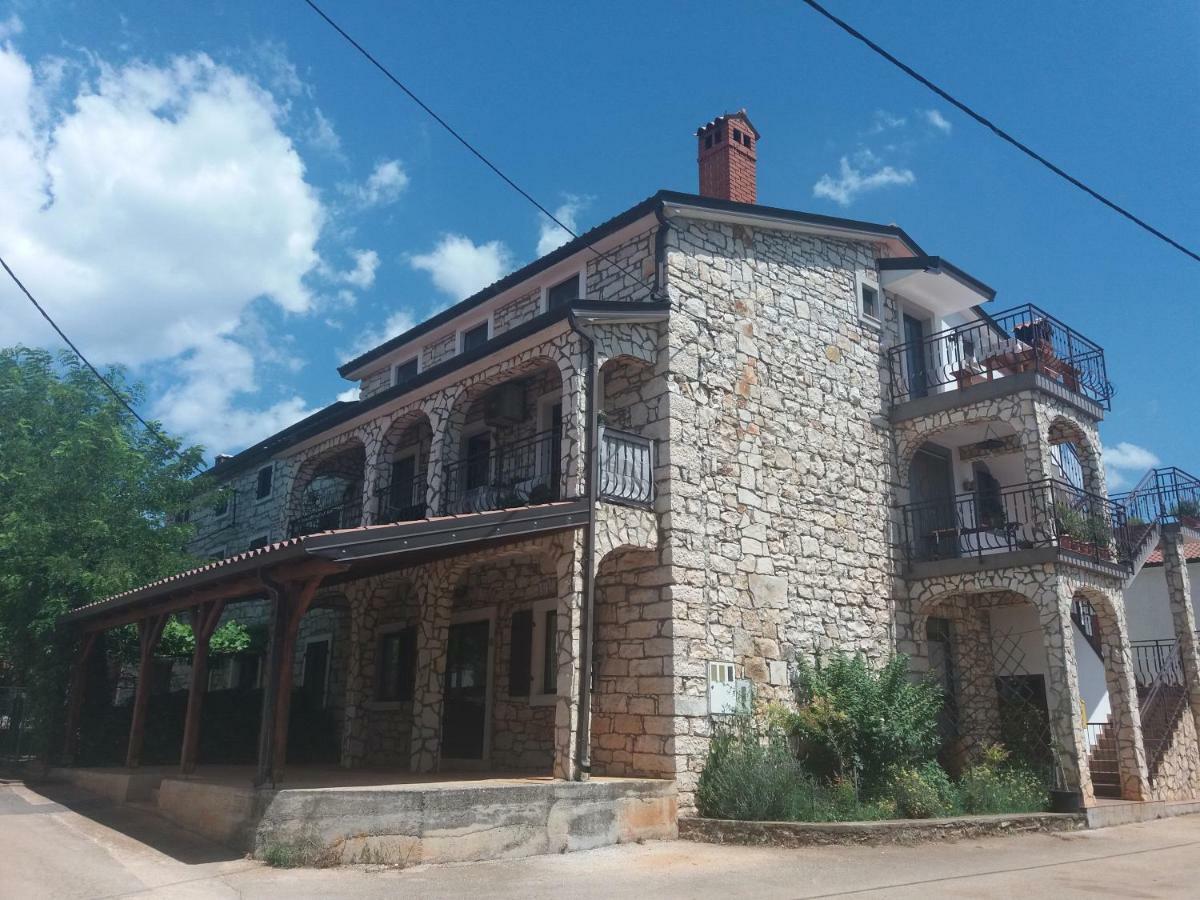 לינה וארוחת בוקר ברטוניגלה Ranch Radin מראה חיצוני תמונה